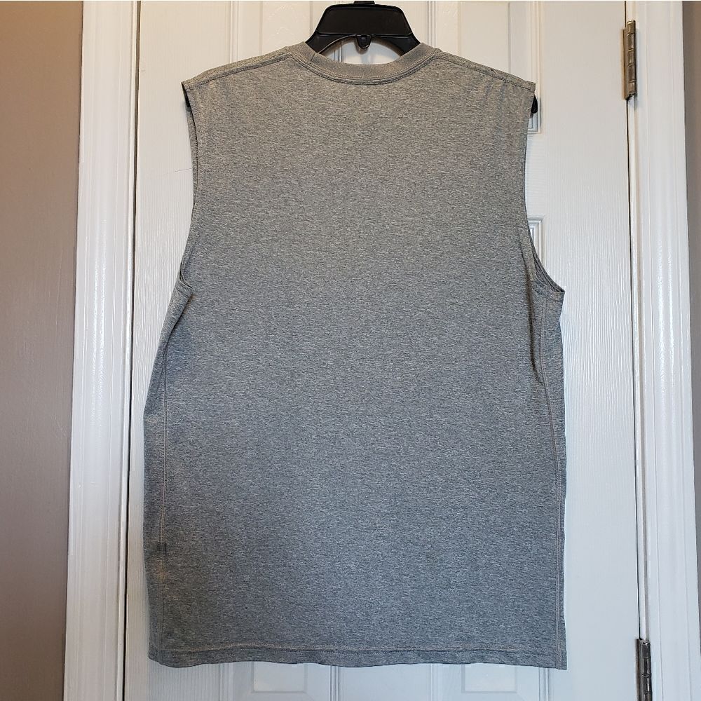 Nike Dri-Fit Training Tank Size Medium - Picture 7 of 7